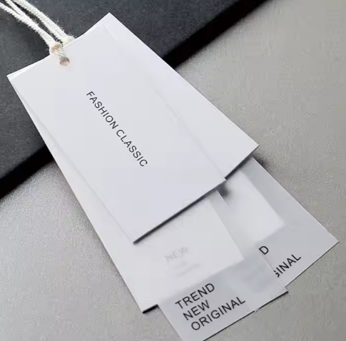 <strong>Etiquetas colgantes de papel para ropa con logotipo ecológic</strong>