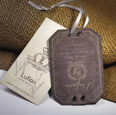 Etiqueta colgante de lujo de alta calidad para ropa, etiqueta colgante de papel con logotipo impreso personalizado, cuerda para ropa, el mejor precio.