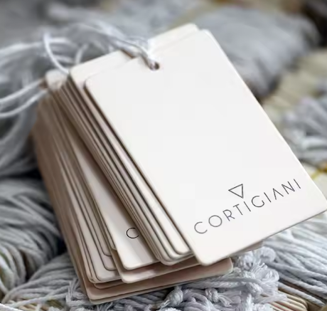 Etiqueta colgante de lujo de alta calidad para ropa, etiqueta colgante de papel con logotipo impreso personalizado, cuerda para ropa, el mejor precio.