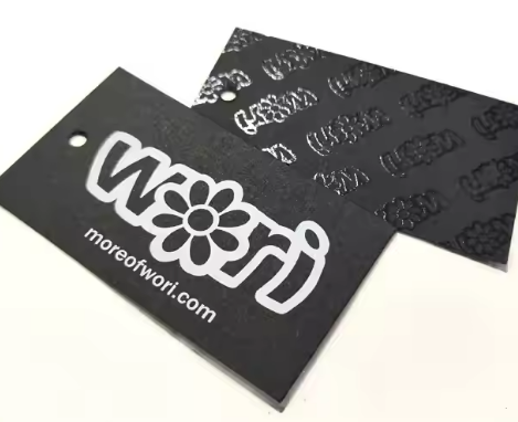 Etiquetas colgantes de lujo con logotipo impreso personalizado en oferta