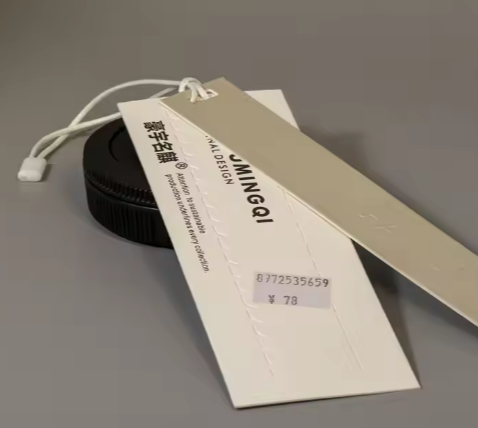 Etiquetas colgantes/etiquetas de papel para ropa personalizadas con MOQ bajo Etiquetas cuadradas para ropa Etiquetas de precio para ropa