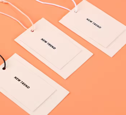 Etiquetas colgantes de lujo con logotipo impreso personalizado en oferta
