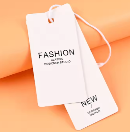 Etiqueta colgante personalizada con logotipo de marca privada para ropa, etiqueta colgante para ropa, impresión en papel personalizada, sostenible, 100 piezas Etiqueta colgante personalizada con logotipo de marca privada para ropa, etiqueta colgante para ropa, impresión en papel personalizada, sostenible, 100 piezas